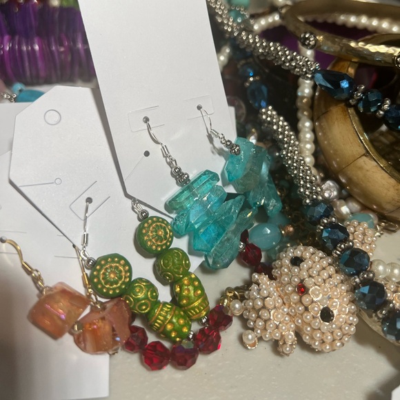 Mystery 1 lb Junk jewelry Lot see Description - Picture 2 of 3